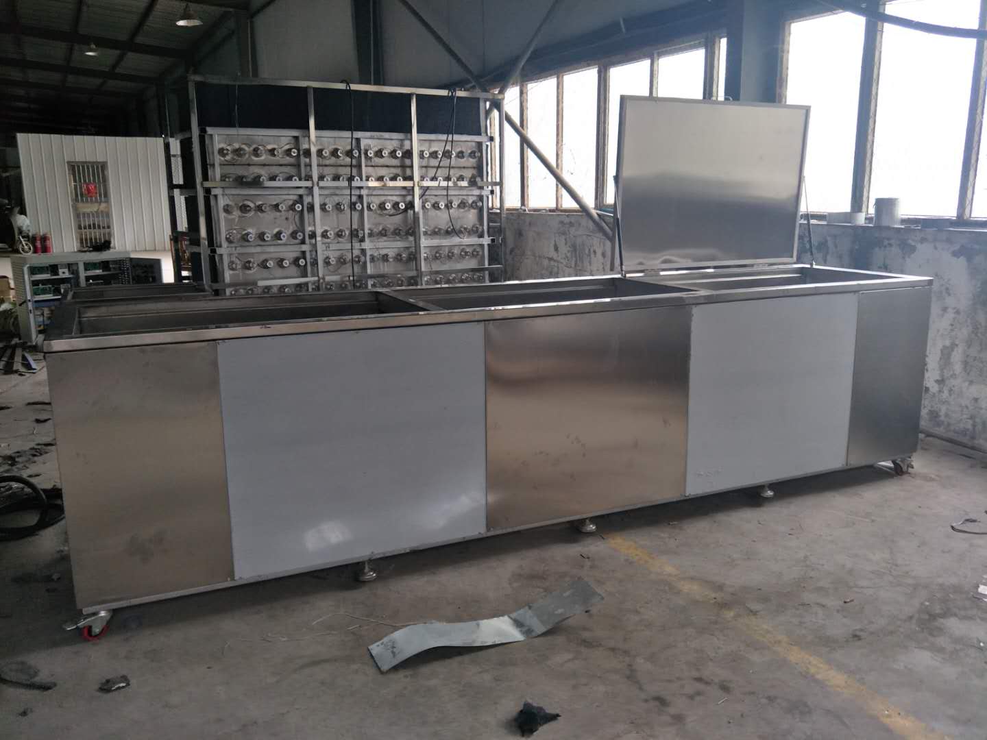 多槽超聲波清洗機(jī)清洗不規(guī)則噴絲板注意以下五點