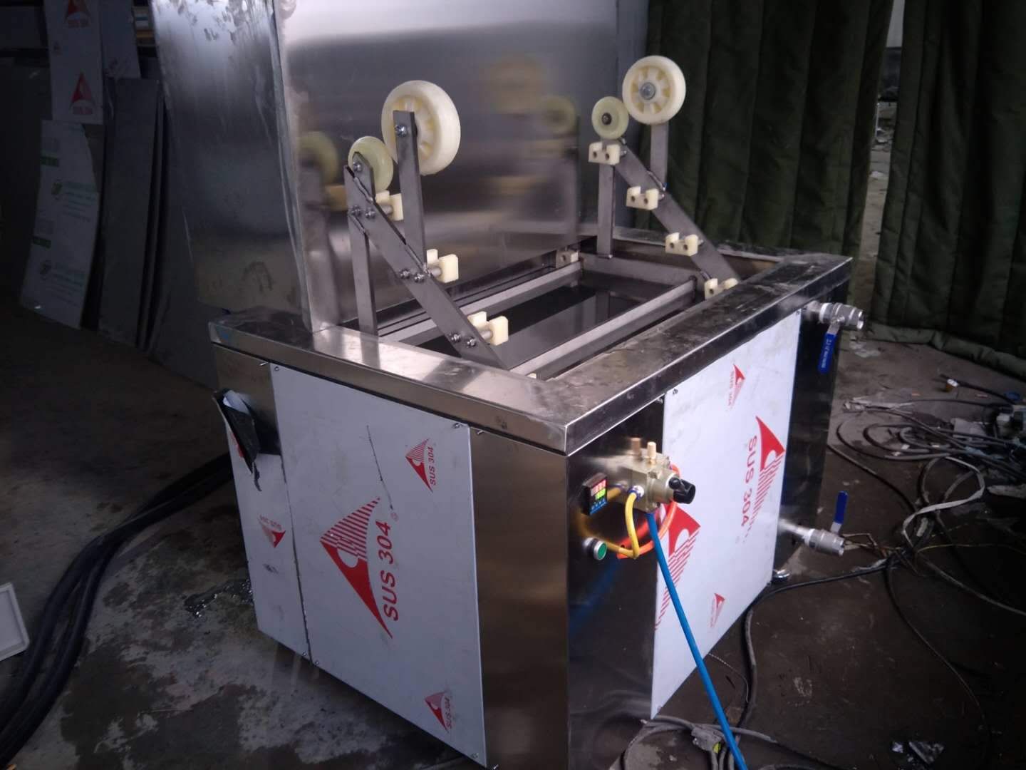 超聲波清洗機(jī)中超聲波振蕩器的維護(hù)有哪些需要注意的？